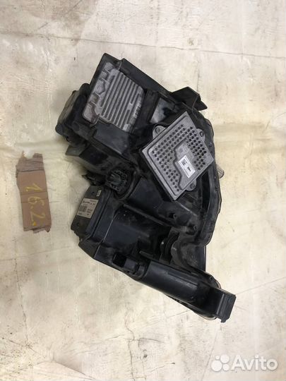 Правая фара Grand Cherokee WK2 рест