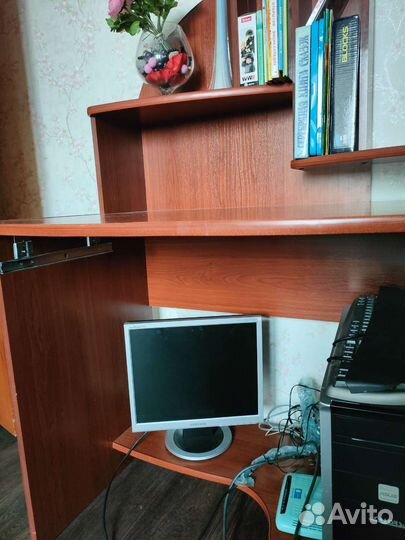 Компьютерный стол