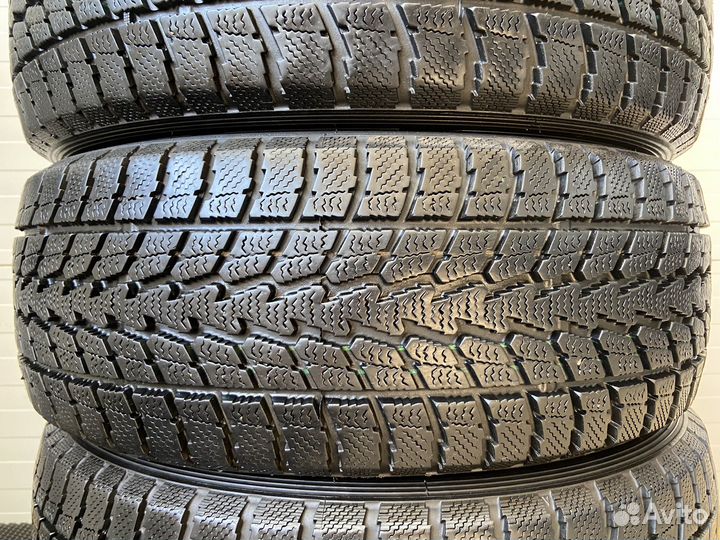 Toyo Winter Tranpath S1 215/60 R17 96Q