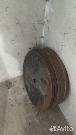 Скамья для жима лежа, штанга, тренажёр