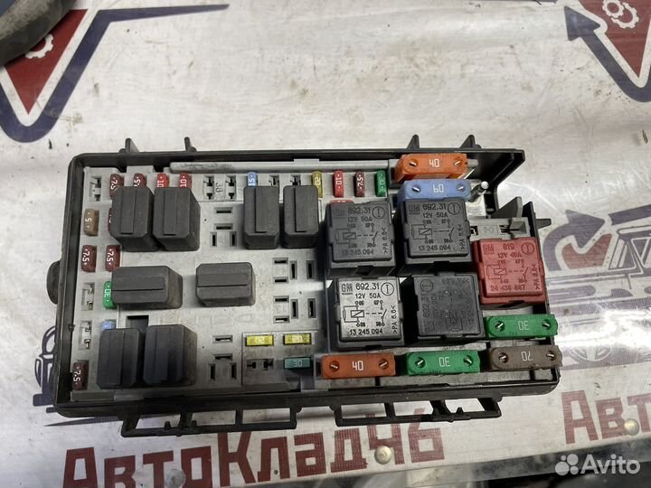 Блок предохранителей Опель Корса Д