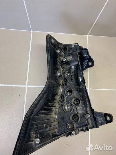 Фонарь задний правый Toyota Land Cruiser Prado 120