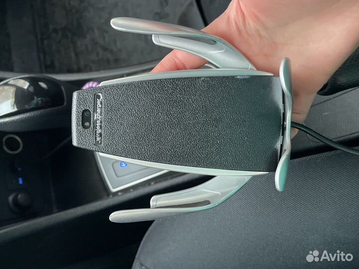 Держатель-зарядка для телефона в машину