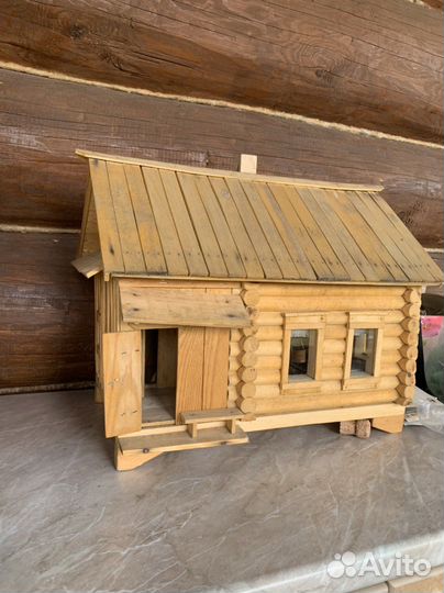 Деревянный кукольный домик с мебелью