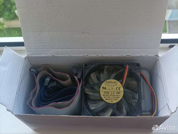 Коробка со старыми запчастями