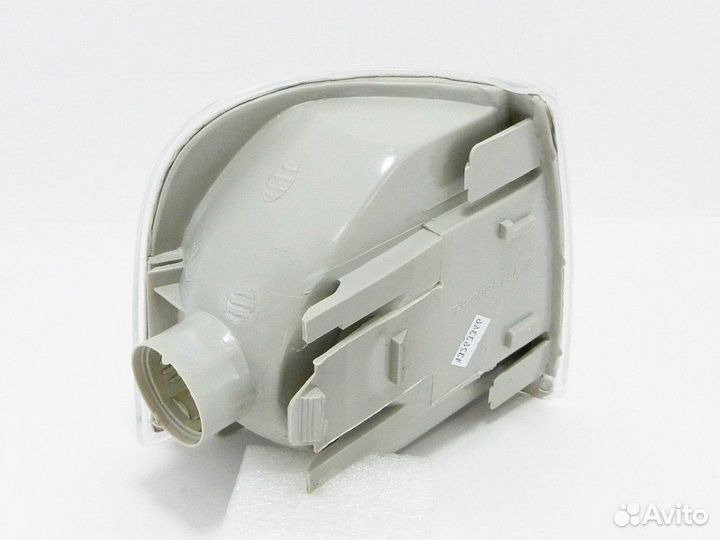 Указатель поворота левый Audi 100 C3