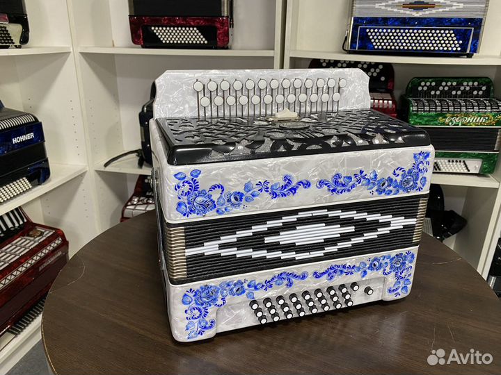 Шуйская гармонь Гжель заказная в ля