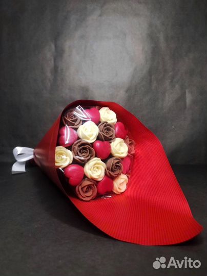 Шоколадные Розы и Сердца - 19 шт в Букете