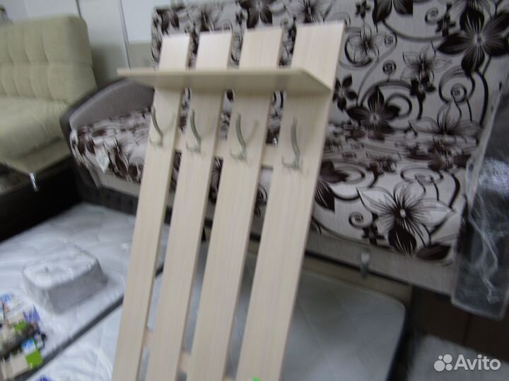 Вешалка настенная в прихожую