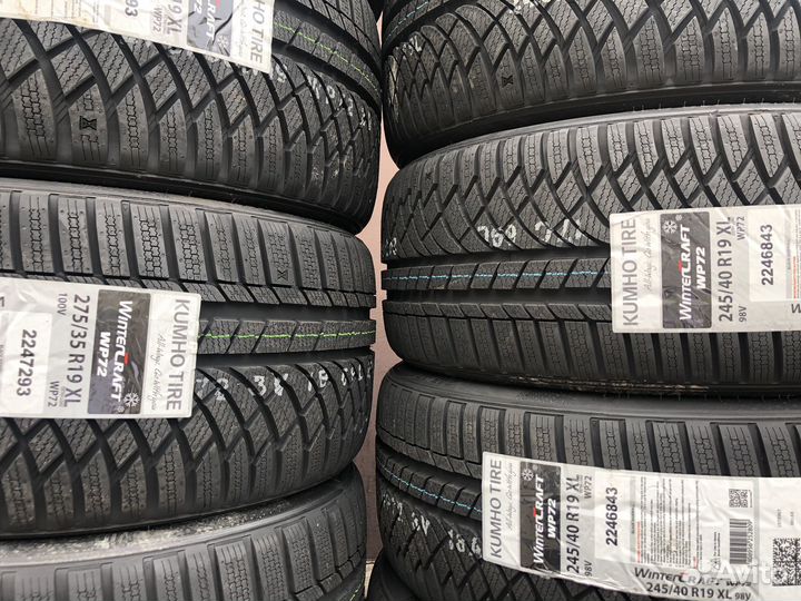 Kumho WinterCraft WP72 245/40 R19 и 275/35 R19 100V