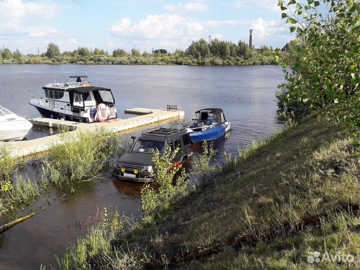 Стоянка катеров, лодок и моторных яхт