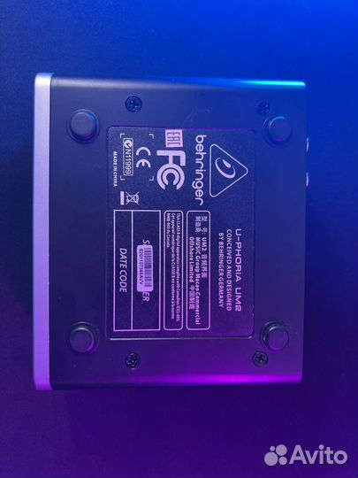 Внешняя звуковая карта Behringer U-Phoria UM2