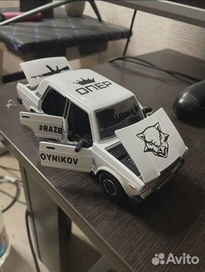 Наклейки на борт авто