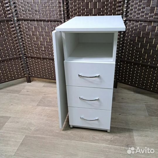 Маникюрный стол