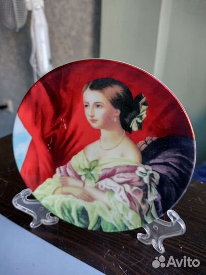 Тарелка подарочная с подставкой