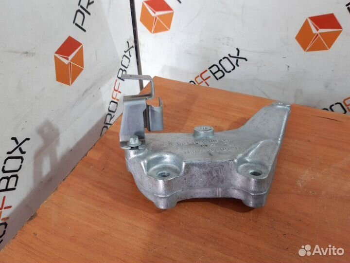 Кронштейн Mercedes C-Class W205 OM651 2.2 CDI 2016