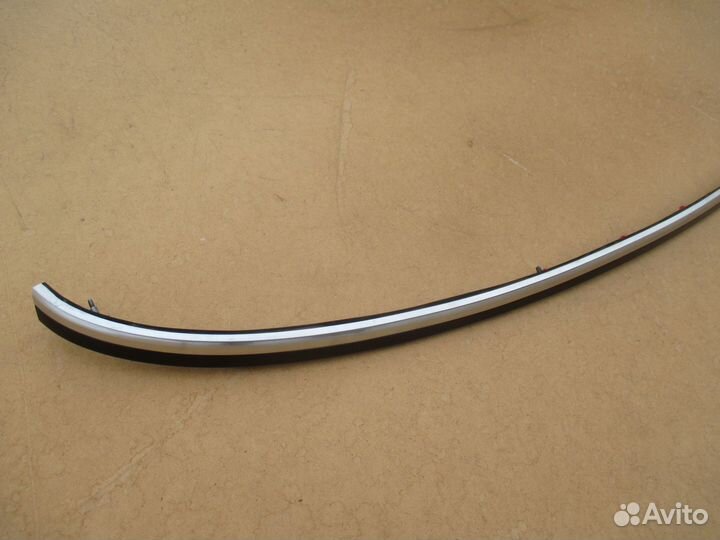 Накладка двери багажника Kia Carnival 4