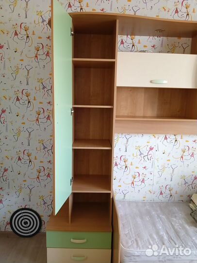 Комплект детской мебели б/у