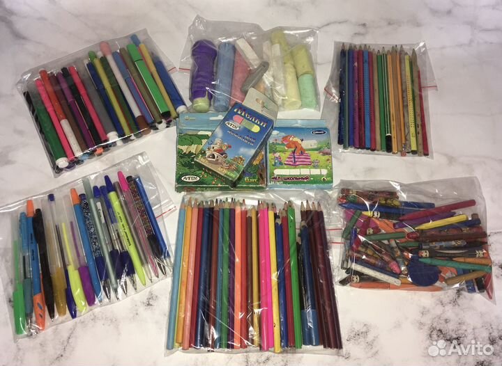 Набор школьной канцелярии:более 30 наименований