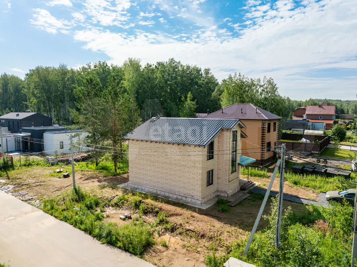 Дом 183,4 м² на участке 8,2 сот.