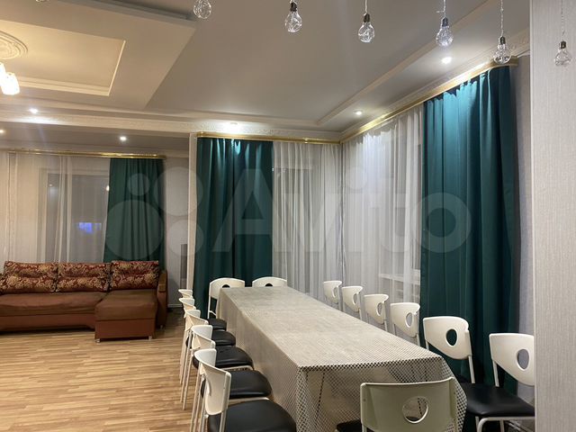 Коттедж 200 м² на участке 10 сот.