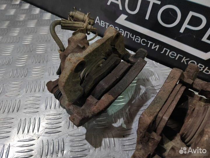 Суппорта передняя Volkswagen Passat B5 1.8