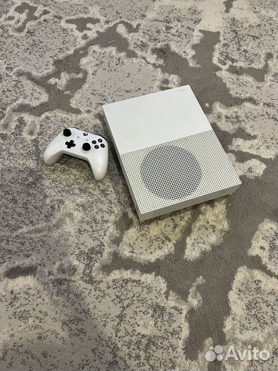 Xbox One S 1tb 1 год подп + игры