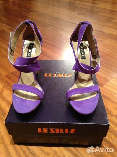 Босоножки актуального фиолетового цвета Le Silla