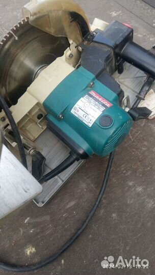 Пила торцовочная комбинированная Makita