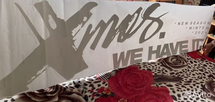 Наклейка на витрину