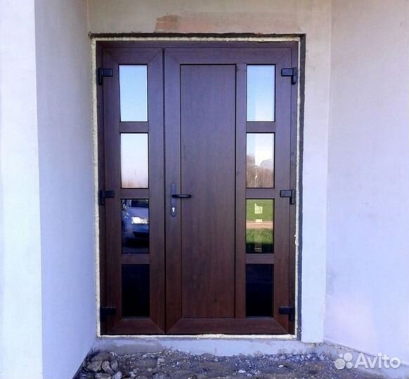 Пластиковая дверь / входная группа