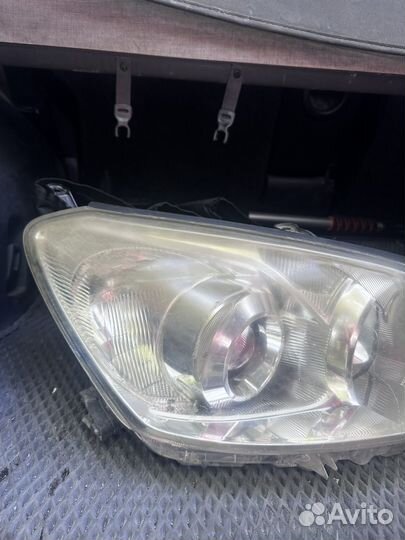 Фара передняя правая rav 4