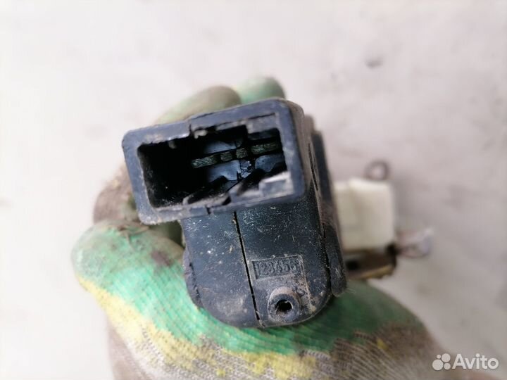 Замок двери перед.левый Opel Vectra A 1988-1995