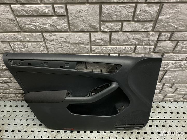 VW Jetta 6 Обшивка двери передней левой и правой