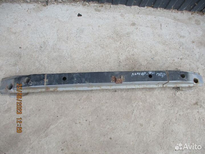 Усилитель переднего бампера Митсубиси Лансер 9