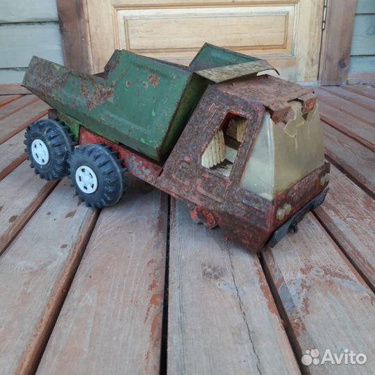 Игрушки железные