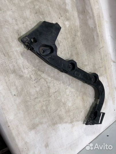 Кронштейн бампера задний Ford Focus 3