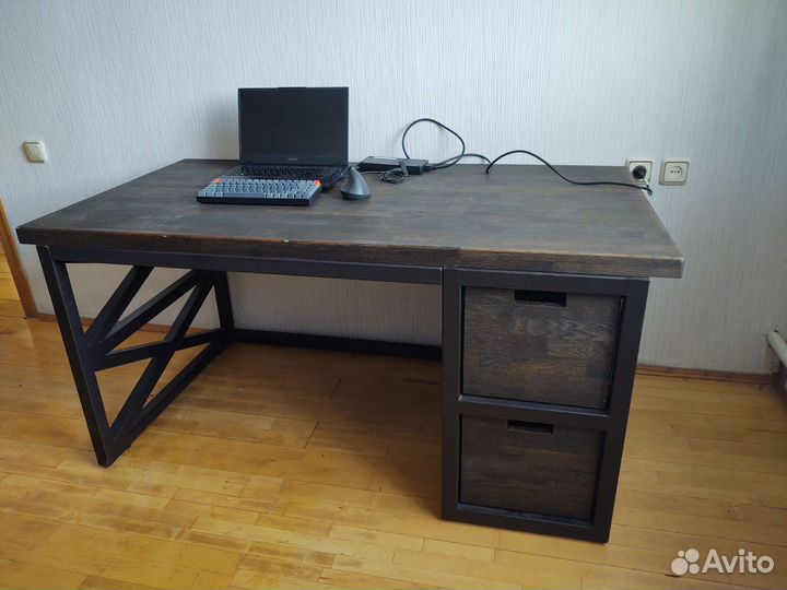 Стол письменный