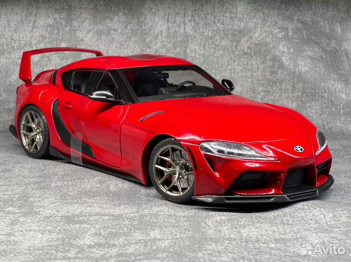 Модель toyota supra 1/18 solido