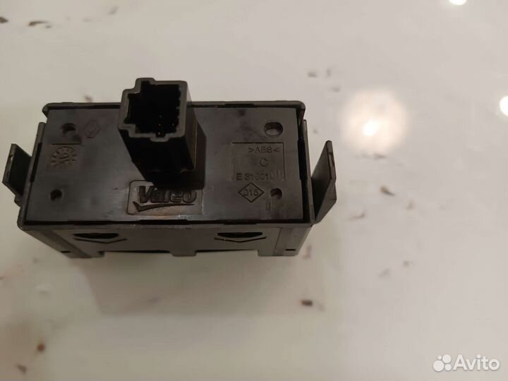 Кнопка аварийной остановки Nissan Terrano