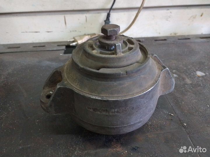 Подушка двигателя Мерседес 124 4матик