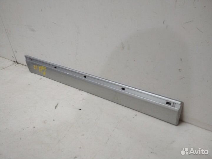 Молдинг на дверь задний правый Mercedes-Benz