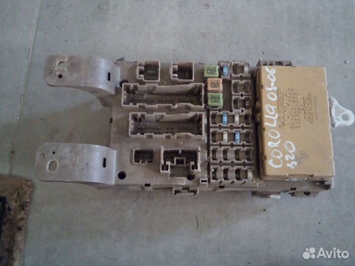 Блок предохранителей салон Toyota Corolla 120 -07
