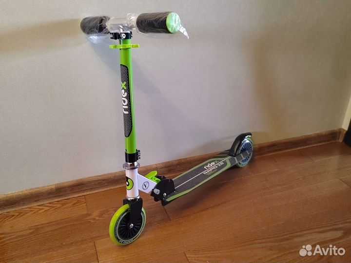 Самокат детский новый