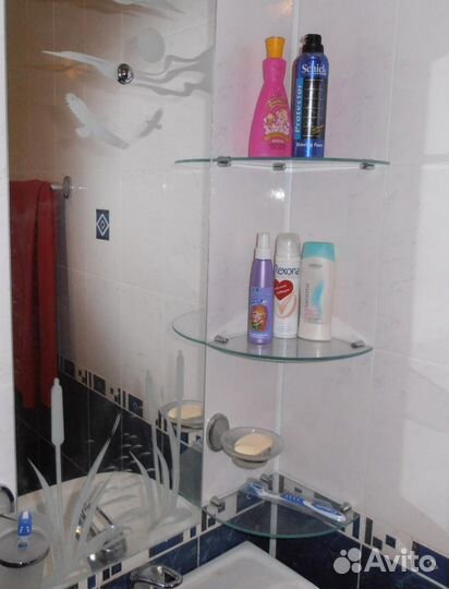 Полочки стеклянные для ванной и туалетной комнаты