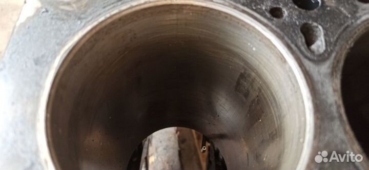 Блок цилиндров Hyundai Grand Starex TQ D4CB 21100