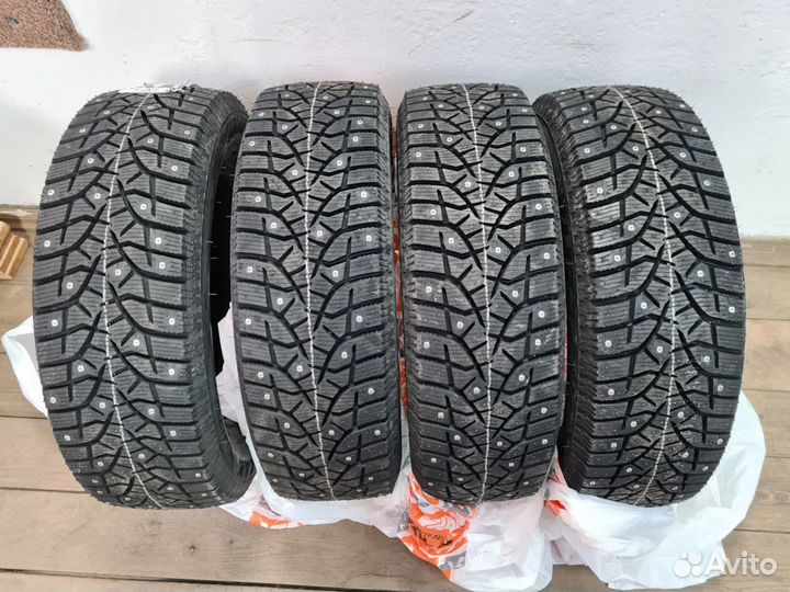 Bridgestone Blizzak Spike-02 SUV 275/55 R20 117H