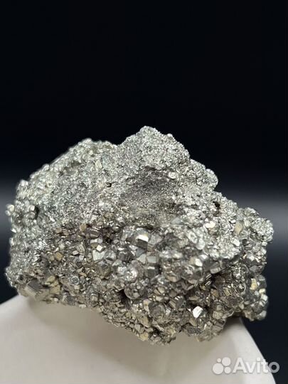 Минерал пирит (в наличии много)