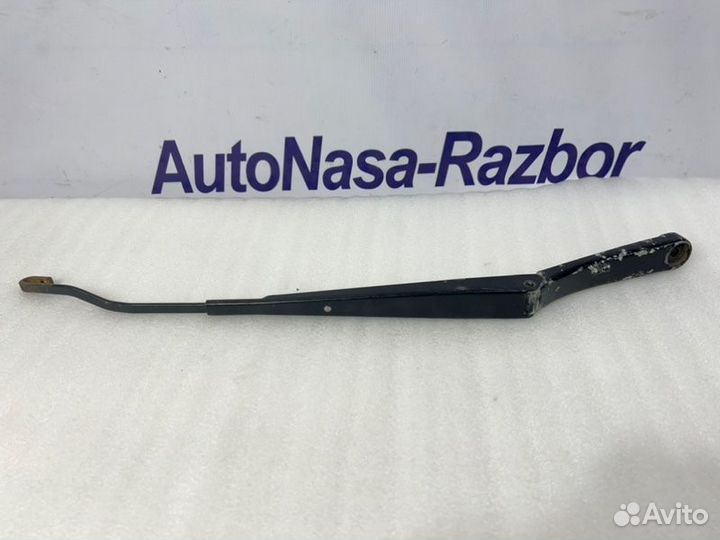 Поводок стеклоочистителя передний правый