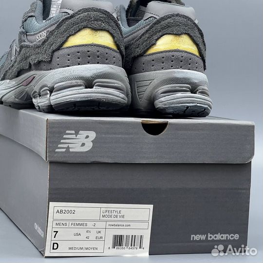 New Balance 2002r